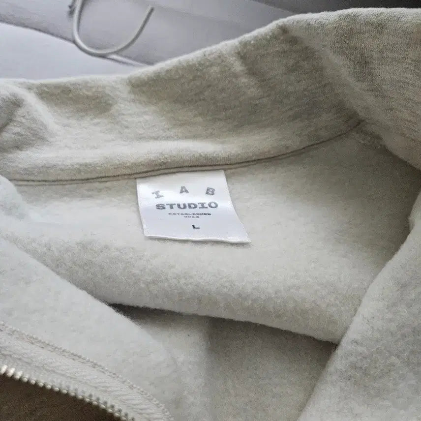 [BUNJANG] Iab Studio Oatmeal Zip-up L / 아이앱 오트밀 집업 L 팝니다