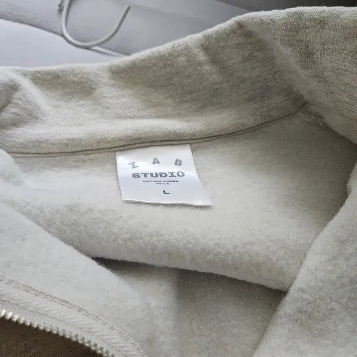 [BUNJANG] Iab Studio Oatmeal Zip-up L / 아이앱 오트밀 집업 L 팝니다