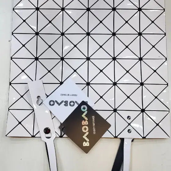 [BUNJANG] Bao Bao Issey Miyake White Tote Bag / 바오바오 이세이미야케 화이트 토트백