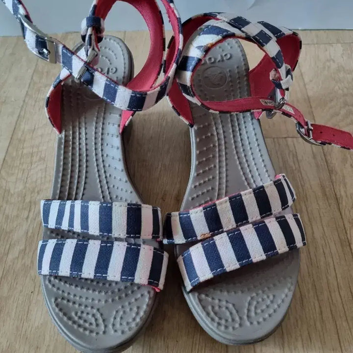 [BUNJANG] Crocs Wedge Heel Sandals Women&