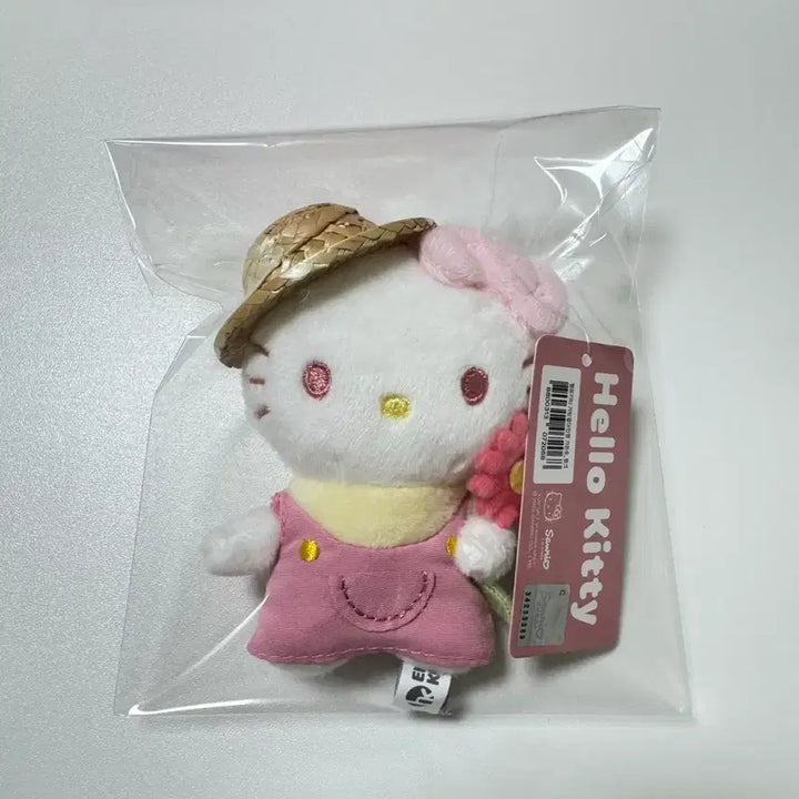 [BUNJANG] Sanrio Hello Kitty Pink Farmer Keychain / 산리오 헬로키티 핑크 농부 가든 핑크 새상품