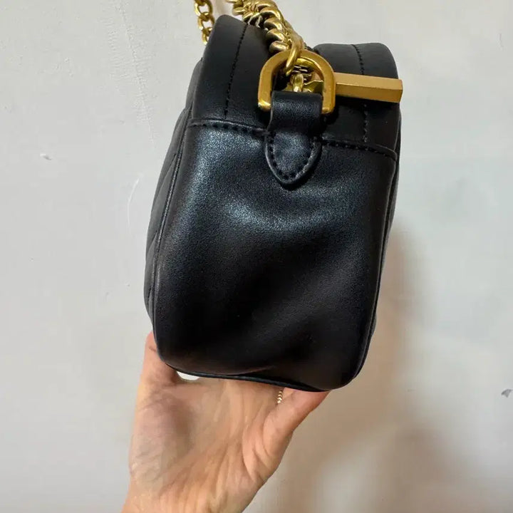 [SOLD OUT] 토리버치 쉐브론 미니 크로스백 블랙