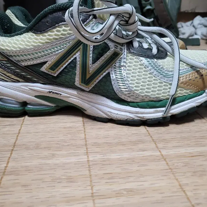 [BUNJANG] New Balance Emereld 860v2 Green / 뉴발란스 에메레온도르 860v2그린 260