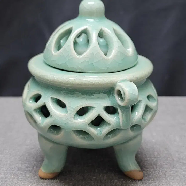 [BUNJANG] Haecheongyo Celadon Three-Legged Pierced Censer / 해청요 청자 삼족 투각향로