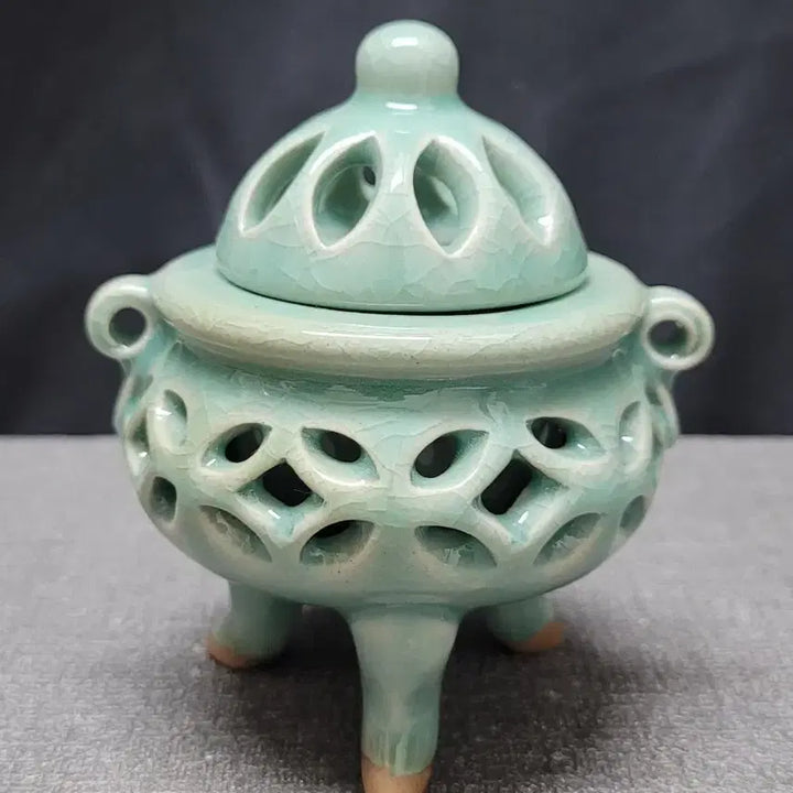 [BUNJANG] Haecheongyo Celadon Three-Legged Pierced Censer / 해청요 청자 삼족 투각향로