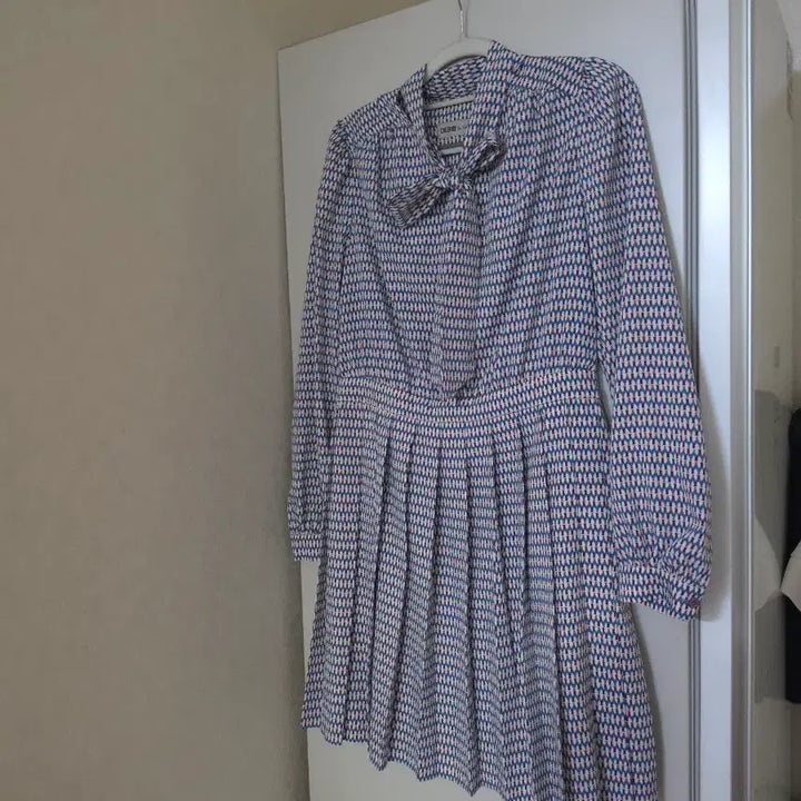 [BUNJANG] ANDI ANDES Blue Pattern Ribbon Pleats Mini Dress / 앤디앤뎁 블루 패턴 리본 플리츠 원피스