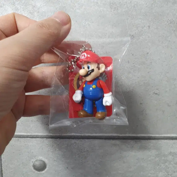 [BUNJANG] Super Mario Swing Keychain Holder / 슈퍼마리오 스윙 키링 키홀더
