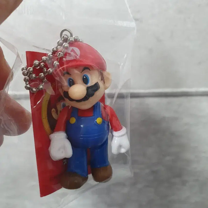 [BUNJANG] Super Mario Swing Keychain Holder / 슈퍼마리오 스윙 키링 키홀더