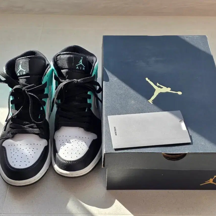 [BUNJANG] Nike Air Jordan 1 Mid Tropical Twist Sneakers / 나이키 에어 조던1 미드 트로피컬 트위스트 265