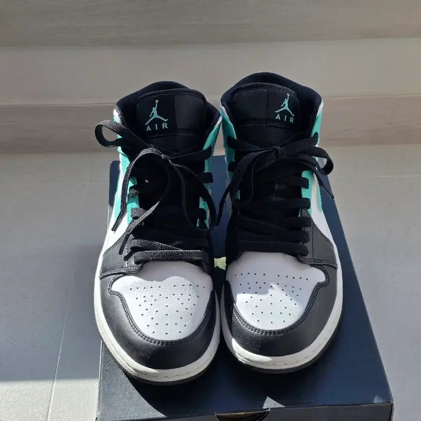[BUNJANG] Nike Air Jordan 1 Mid Tropical Twist Sneakers / 나이키 에어 조던1 미드 트로피컬 트위스트 265