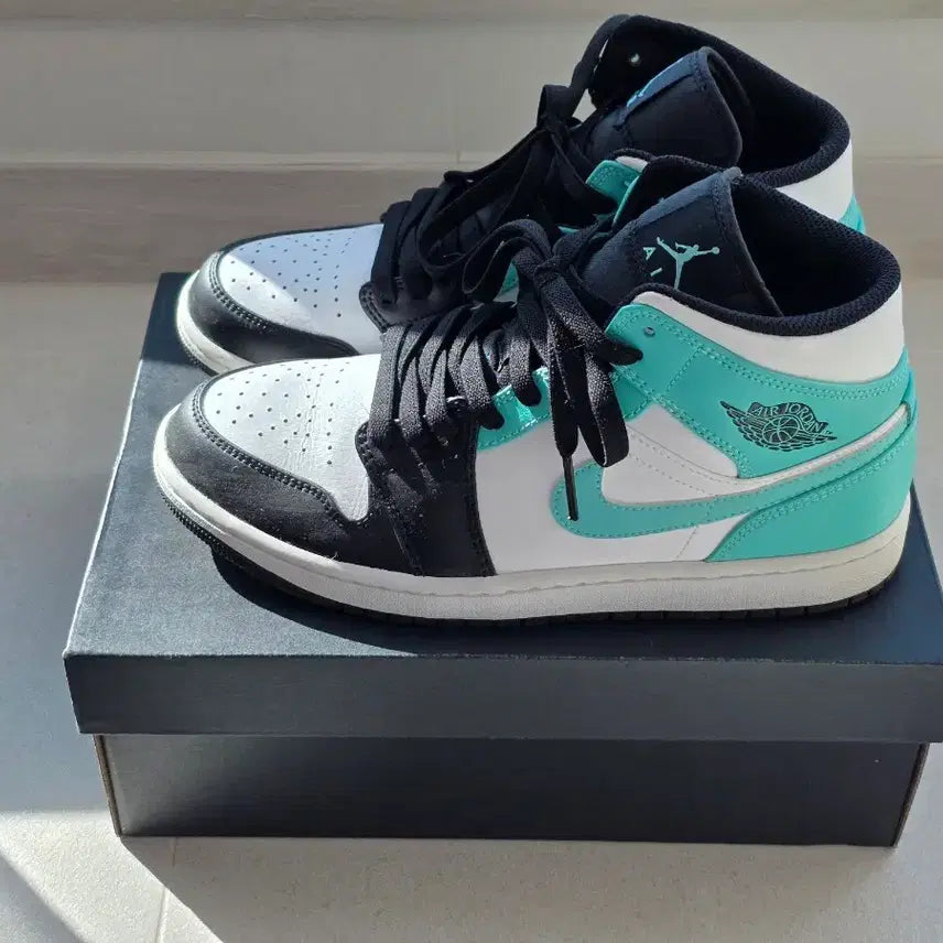 [BUNJANG] Nike Air Jordan 1 Mid Tropical Twist Sneakers / 나이키 에어 조던1 미드 트로피컬 트위스트 265