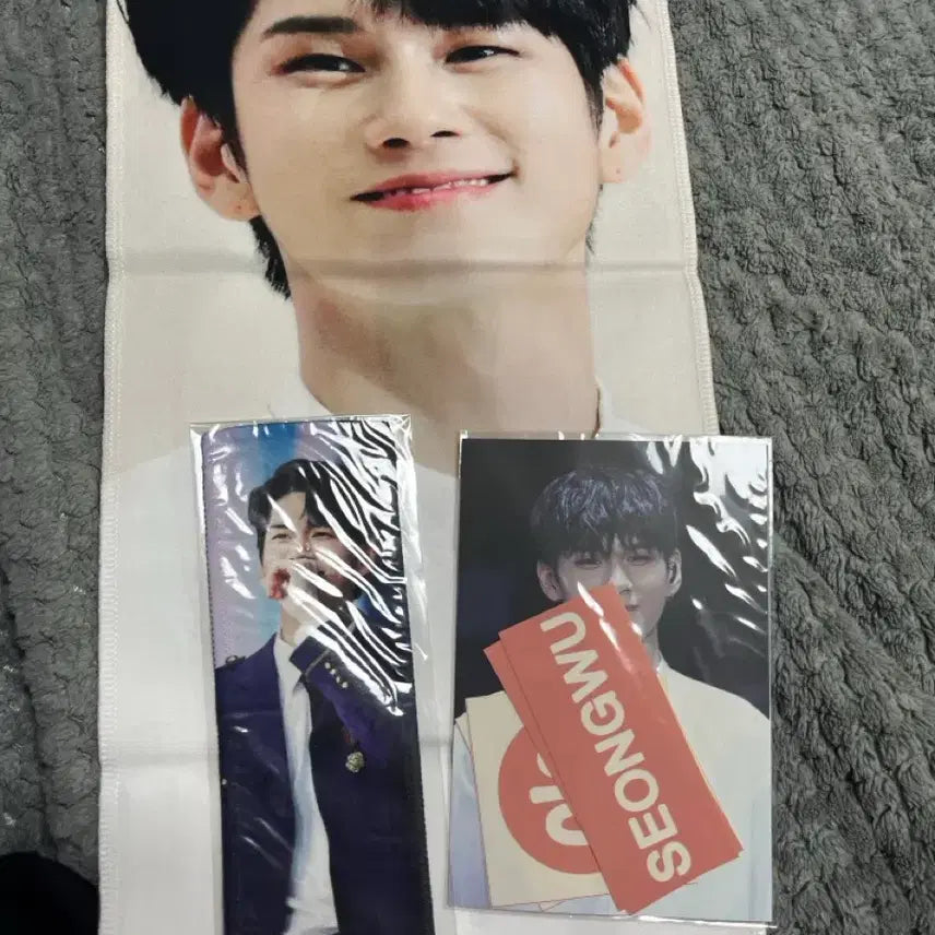 [BUNJANG] Wanna One Ong Seong Wu Slogan + Postcards Bundle / 워너원 옹성우 슬로건+포트엽서여러장 외