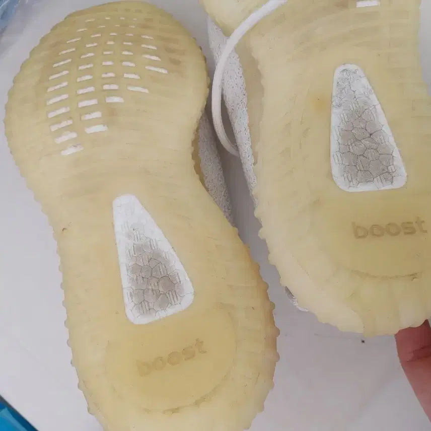 [BUNJANG] Adidas Yeezy Boost 350 V2 Cream White / 아디다스 이지부스트 350 V2 크림 화이트