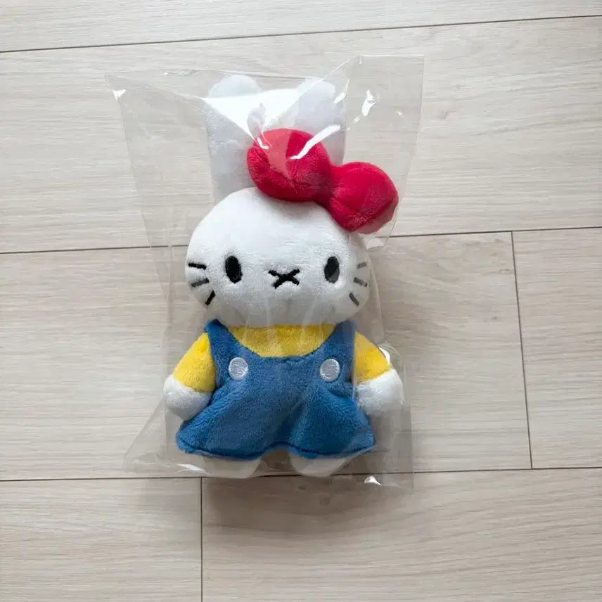 [BUNJANG] Miffy x Hello Kitty Collaboration Plush Doll (New) / 새상품)미피키티인형2