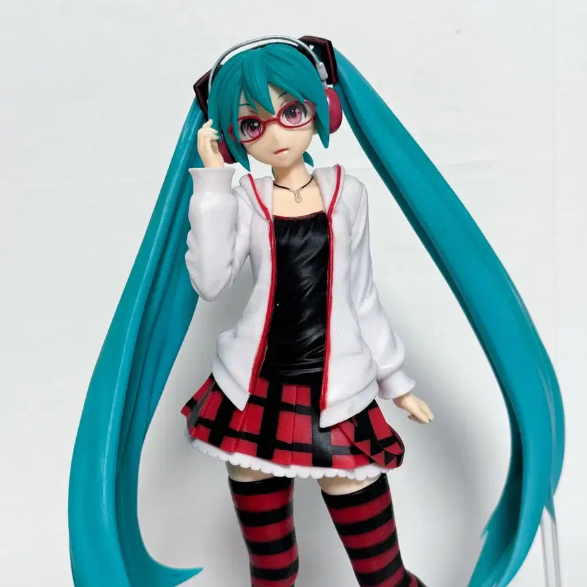 [BUNJANG] Hatsune Miku Natural Red Glasses Figure / 하츠네 미쿠 네추럴 네츄럴 빨간안경 피규어