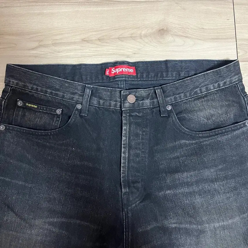 [BUNJANG] Supreme Distressed Loose Fit Jeans Black 24FW / 슈프림 디스트레스드 루즈핏 블랙 24fw