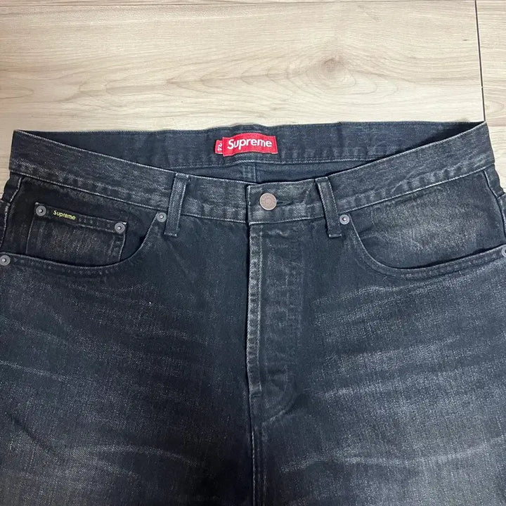 [BUNJANG] Supreme Distressed Loose Fit Jeans Black 24FW / 슈프림 디스트레스드 루즈핏 블랙 24fw
