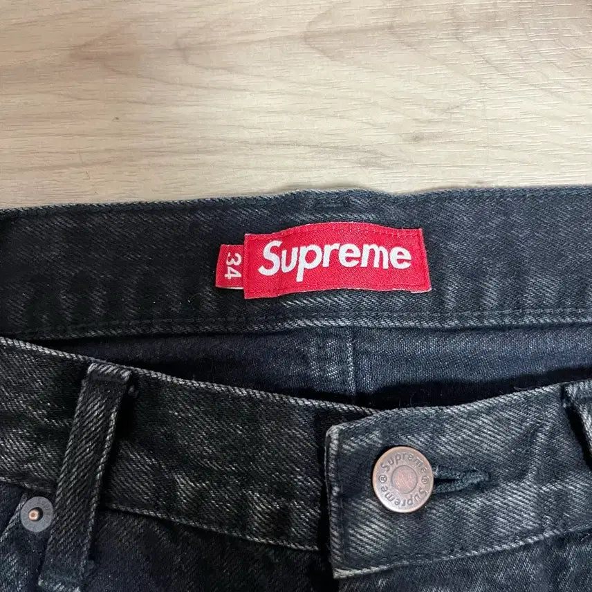 [BUNJANG] Supreme Distressed Loose Fit Jeans Black 24FW / 슈프림 디스트레스드 루즈핏 블랙 24fw