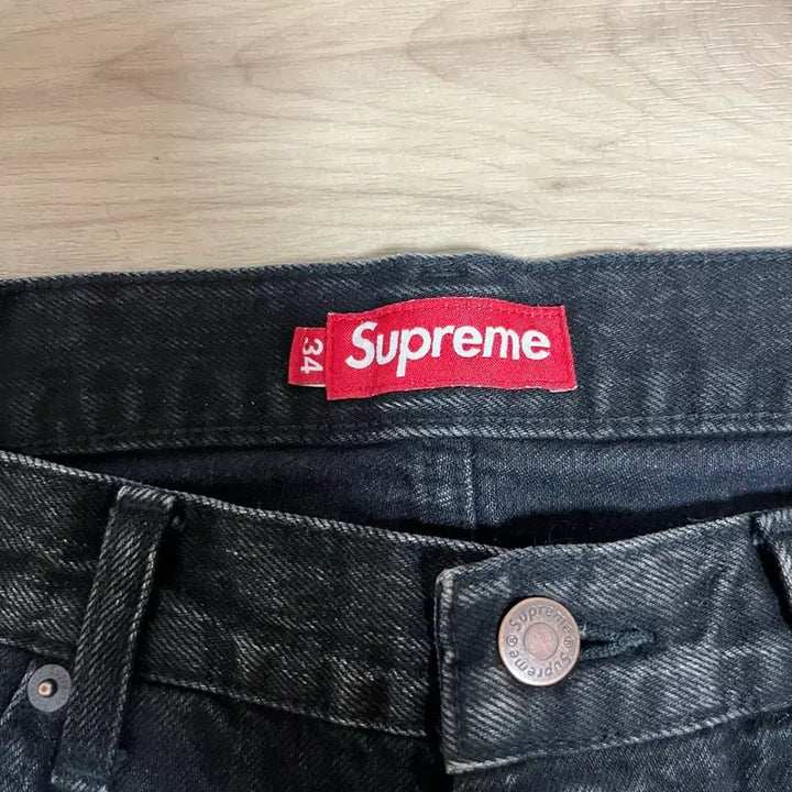 [BUNJANG] Supreme Distressed Loose Fit Jeans Black 24FW / 슈프림 디스트레스드 루즈핏 블랙 24fw