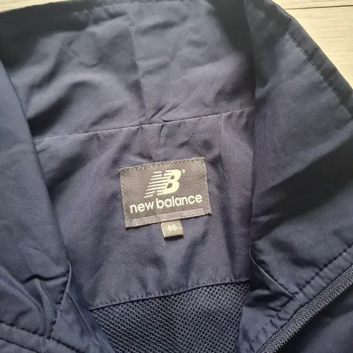 [BUNJANG] New Balance Training Windbreaker Top / 뉴발란스 트레이닝복 상의 팝니다.