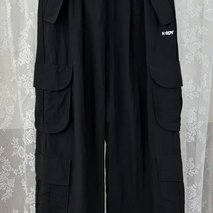 [BUNJANG] Nerdy Two-Way Nylon Cargo Pants Black / M) 널디 투웨이 나일론 카고 팬츠 블랙