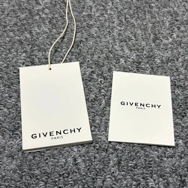 [BUNJANG] Givenchy Red Panel Logo Sweatshirt L / 지방시 레드패널 로고 맨투맨
