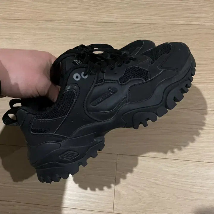 [BUNJANG] Umbro Bumpy-X Neo Black Sneakers / 엄브로 범피엑스 네오 블랙