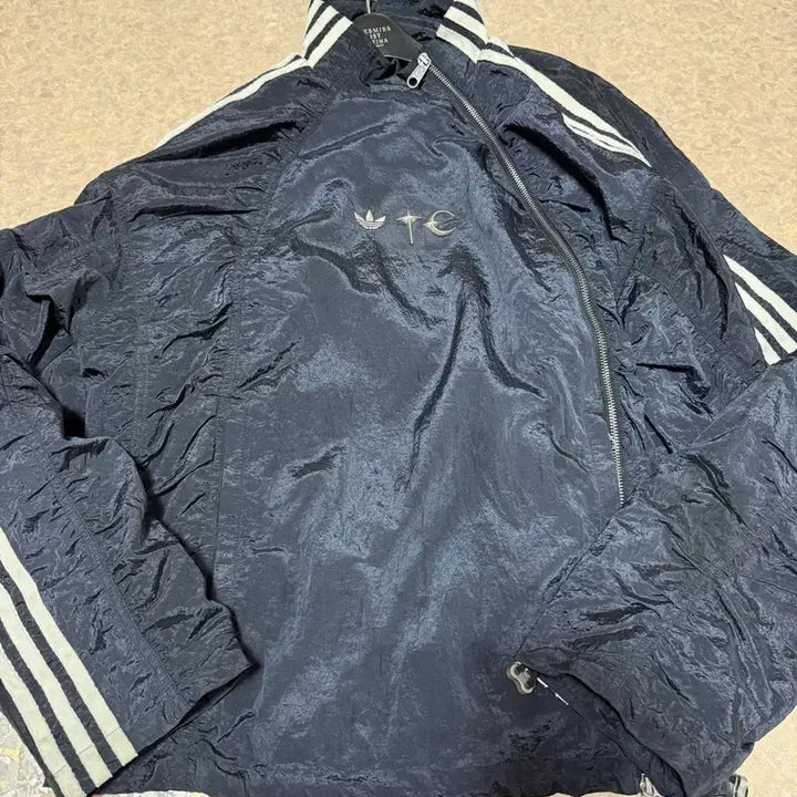 [BUNJANG] Adidas x Thug Club Woven Track Top Black Silver Metallic KR Size / 아디다스 x 떠그 클럽 우븐 트랙탑 블랙 실버 메탈릭 - KR 사이즈