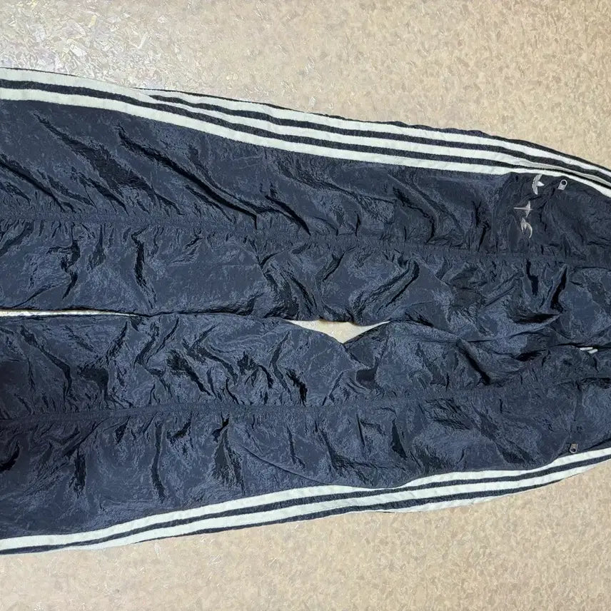 [BUNJANG] Adidas x Thug Club Woven Track Pants Black Metallic Silver / 아디다스 x 떠그 클럽 우븐 트랙 팬츠 블랙 실버 메탈릭 - KR 사이즈