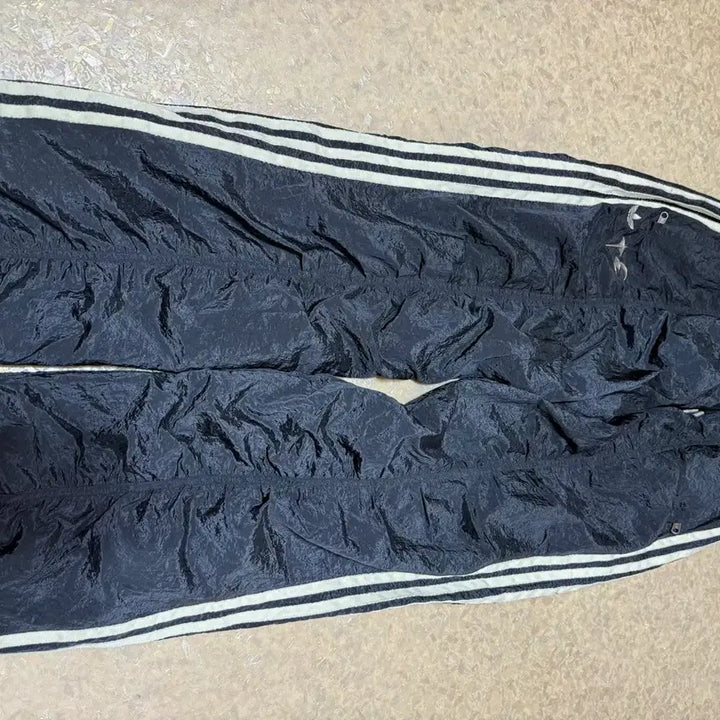 [BUNJANG] Adidas x Thug Club Woven Track Pants Black Metallic Silver / 아디다스 x 떠그 클럽 우븐 트랙 팬츠 블랙 실버 메탈릭 - KR 사이즈