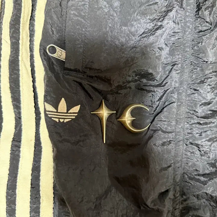 [BUNJANG] Adidas x Thug Club Woven Track Pants Black Metallic Silver / 아디다스 x 떠그 클럽 우븐 트랙 팬츠 블랙 실버 메탈릭 - KR 사이즈