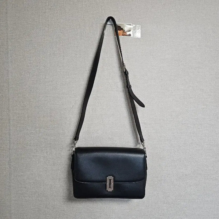 [BUNJANG] Vunque Black Leather Crossbody Bag / 분크 블랙 레더 크로스백