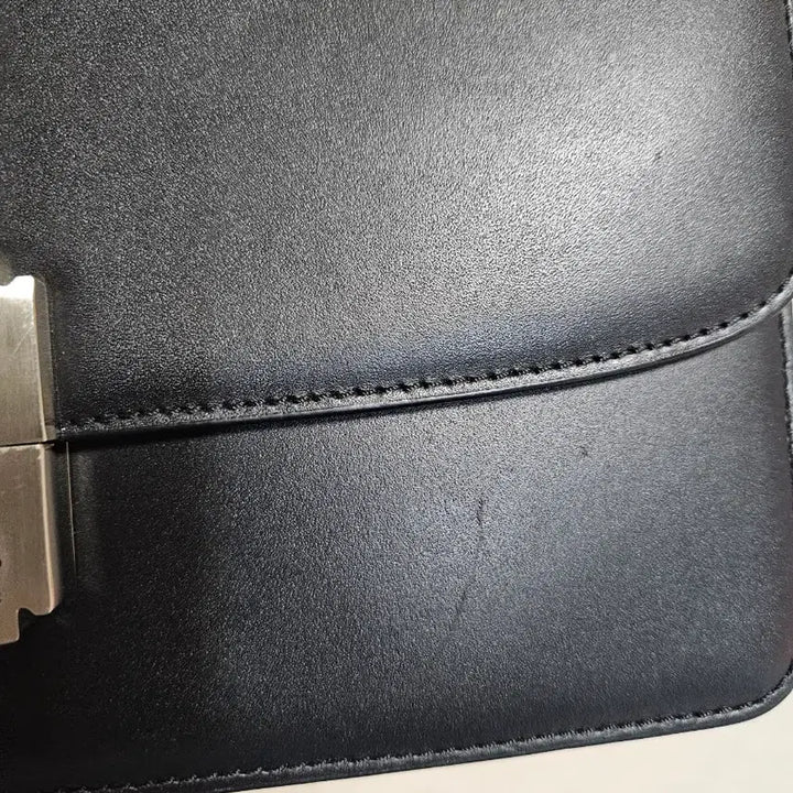 [BUNJANG] Vunque Black Leather Crossbody Bag / 분크 블랙 레더 크로스백
