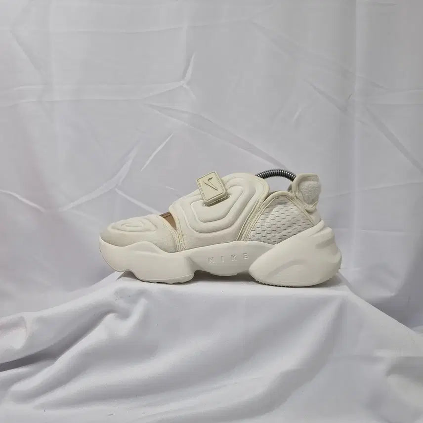 [BUNJANG] Nike Aqua Rift Sale Sneakers Sandals White / 빈티지하서 250 나이키 아쿠아 리프트 세일 스니커즈 샌들 화이트
