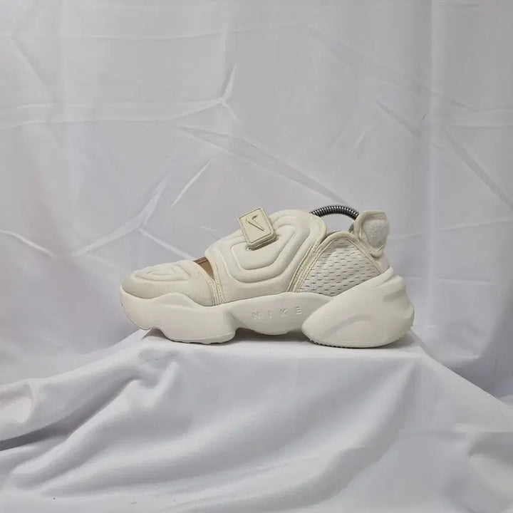 [BUNJANG] Nike Aqua Rift Sale Sneakers Sandals White / 빈티지하서 250 나이키 아쿠아 리프트 세일 스니커즈 샌들 화이트