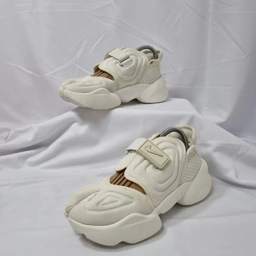 [BUNJANG] Nike Aqua Rift Sale Sneakers Sandals White / 빈티지하서 250 나이키 아쿠아 리프트 세일 스니커즈 샌들 화이트