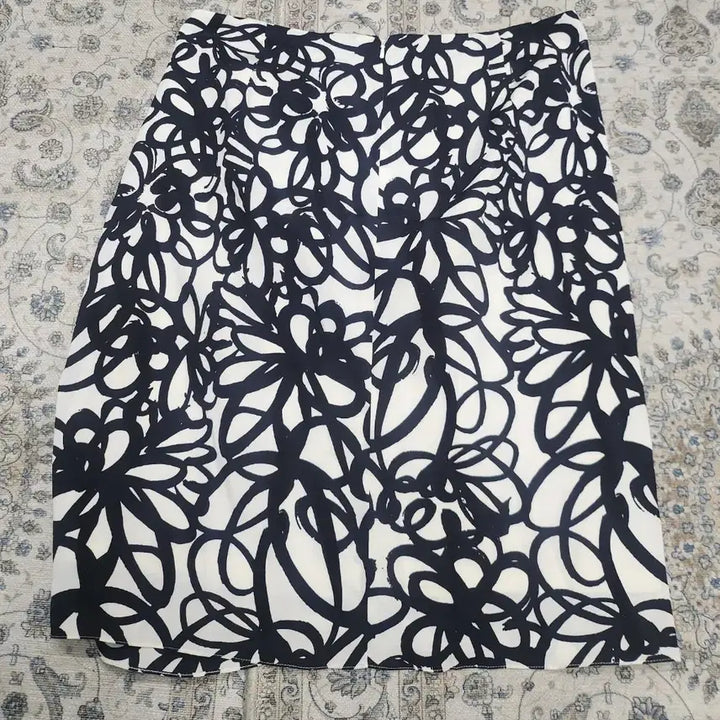 [BUNJANG] DKNY Linen Graphic Pattern A-Line Skirt Size 4 / DKNY 린넨 그래픽 패턴 A라인 스커트 4사이즈 (29-31)