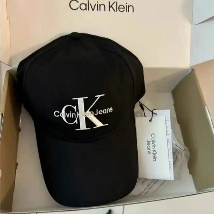 [BUNJANG] Calvin Klein Jeans CK Logo Embroidered Black Cap / [캘빈클라인진] CK 로고 자수 캡 블랙캡