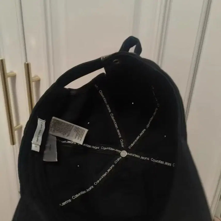 [BUNJANG] Calvin Klein Jeans CK Logo Embroidered Black Cap / [캘빈클라인진] CK 로고 자수 캡 블랙캡