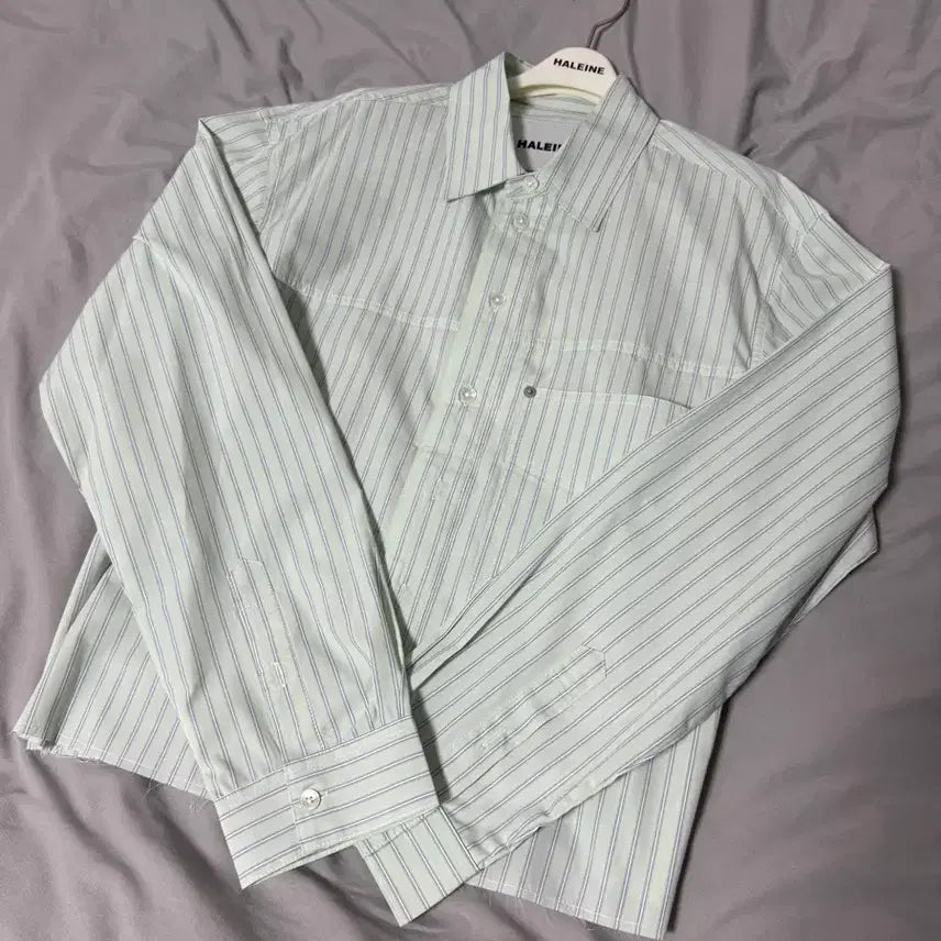 [BUNJANG] Alainne Cut-Off Cropped Stripe Shirt (Mint, Size 1) / 알렌느 컷 크롭 스트라이프 셔츠 민트 1사이즈