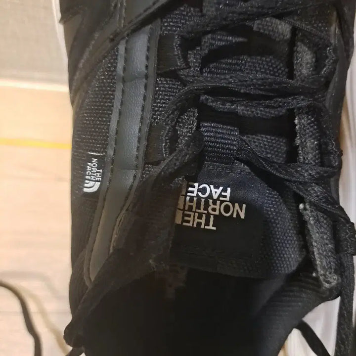 [BUNJANG] The North Face Black Sneakers Size 260 / 노스페이스 블랙 운동화사이즈260