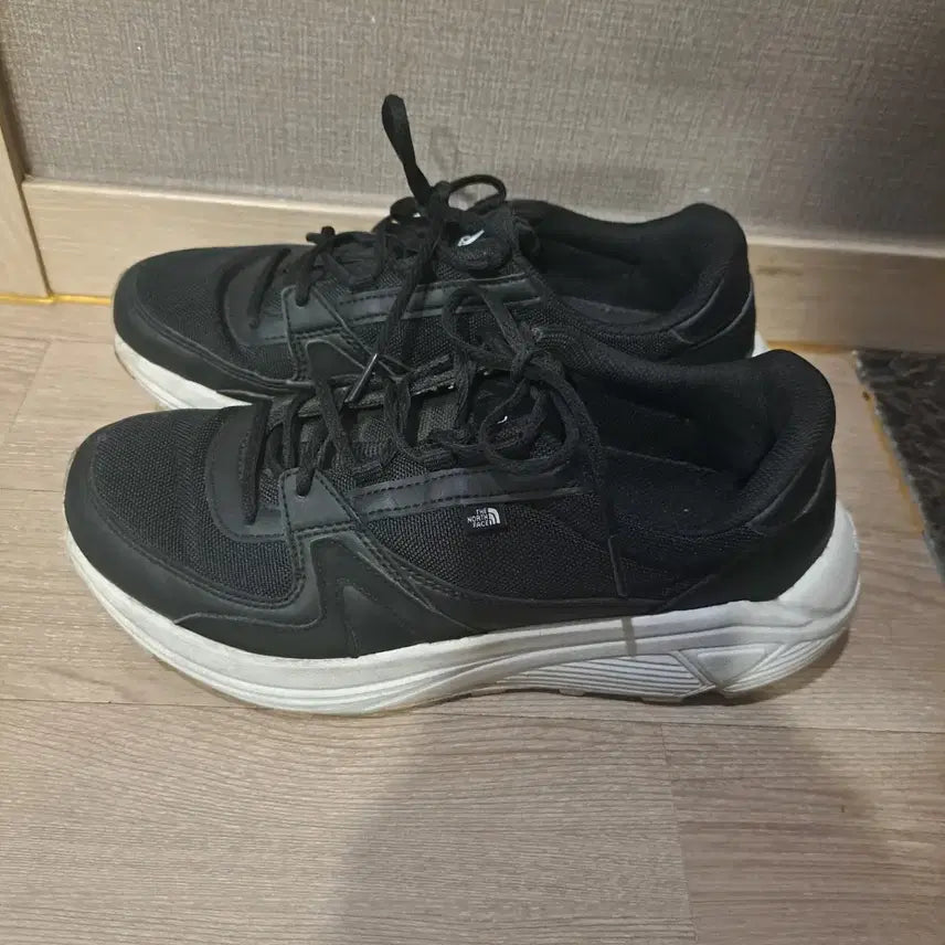 [BUNJANG] The North Face Black Sneakers Size 260 / 노스페이스 블랙 운동화사이즈260
