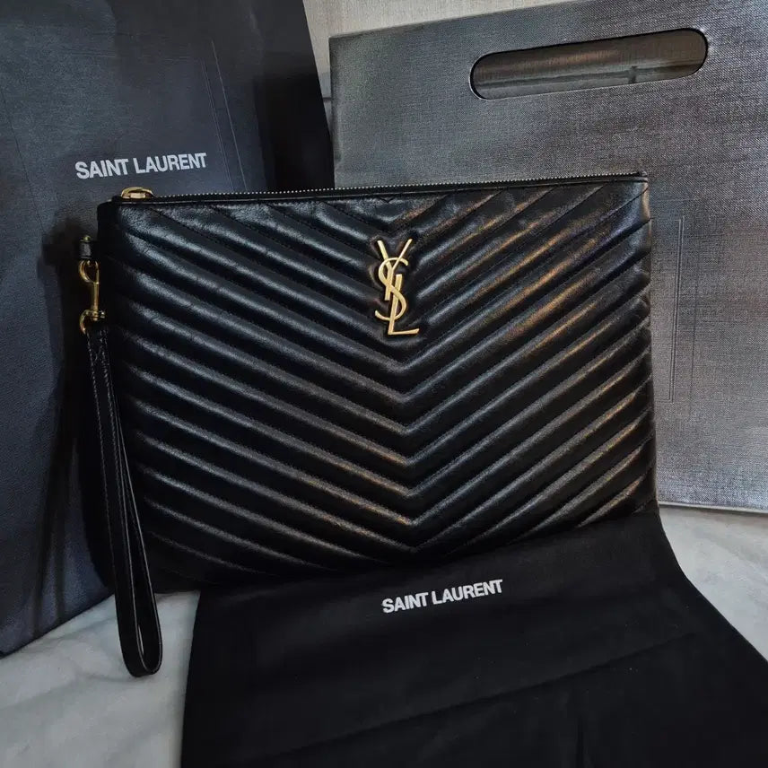 [BUNJANG] Saint Laurent Matelassé Black Leather Clutch Bag / 생로랑 마틀라세 블랙 레더 클러치 백