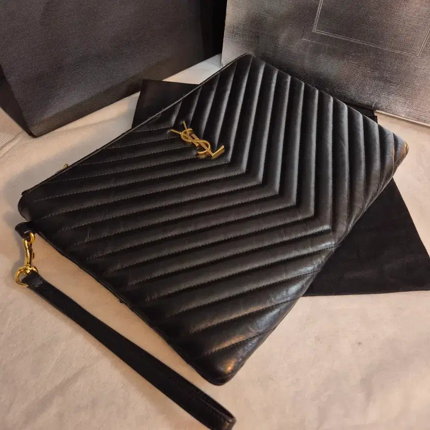 [BUNJANG] Saint Laurent Matelassé Black Leather Clutch Bag / 생로랑 마틀라세 블랙 레더 클러치 백