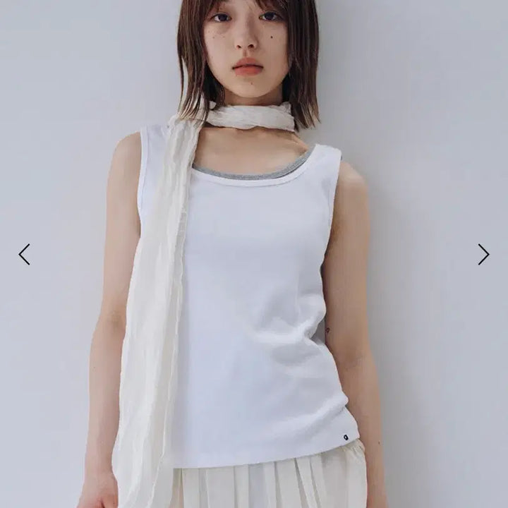 [BUNJANG] Ohesio Basic U-Neck Sleeveless White / 새상품 오헤시오 베이직 유넥 슬리브리스 화이트