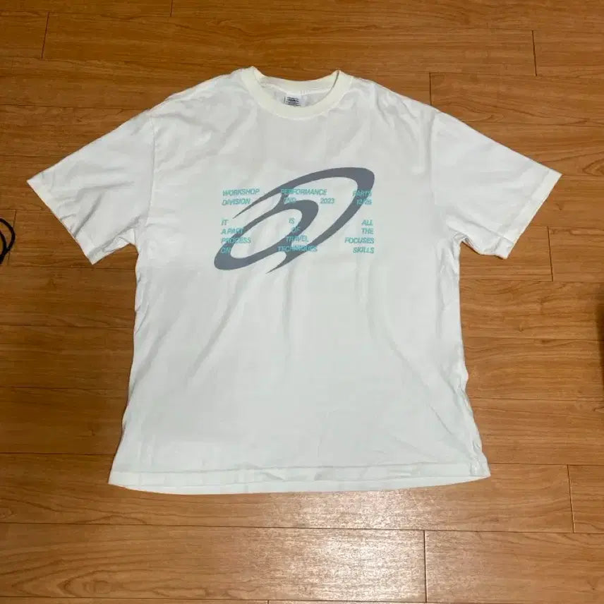[BUNJANG] Travel Archive Logo T-shirt (M) Cream / 트래블(M)2023 아카이브 로고 반팔티 크림