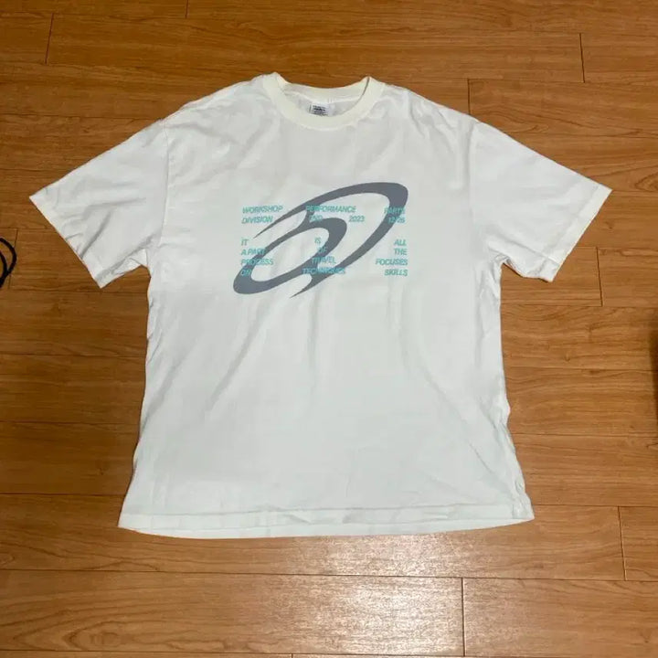 [BUNJANG] Travel Archive Logo T-shirt (M) Cream / 트래블(M)2023 아카이브 로고 반팔티 크림