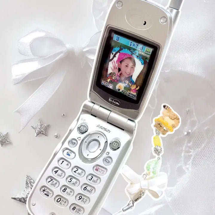 [BUNJANG] Docomo Winnie the Pooh Silver Mockup Phone / 도코모 곰돌이 푸우 화면 실버 목업폰 고전폰 폴더폰