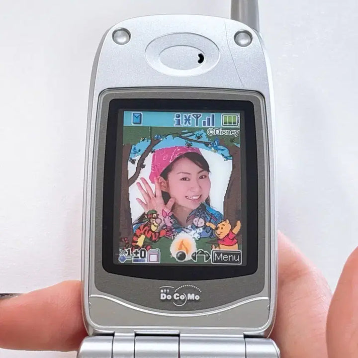 [BUNJANG] Docomo Winnie the Pooh Silver Mockup Phone / 도코모 곰돌이 푸우 화면 실버 목업폰 고전폰 폴더폰