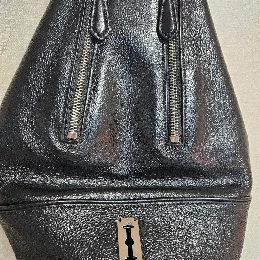 [BUNJANG] Vunque Lookatme Black Shoulder Bag / 분크 룩앳미 블랙 숄더백